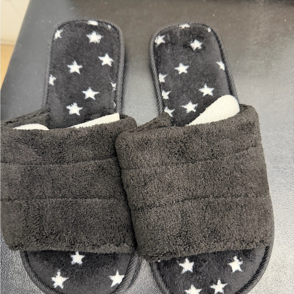 Black Star Patterned Slippers